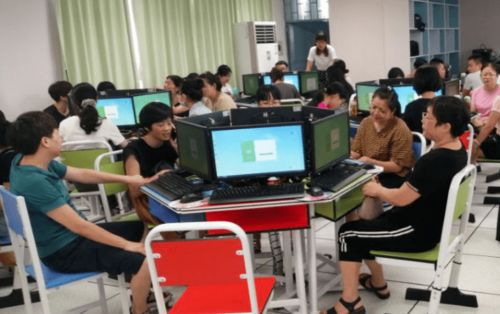 提升信息技術 助力專業成長——教師校本培訓之希沃課件制作與使用專題研修